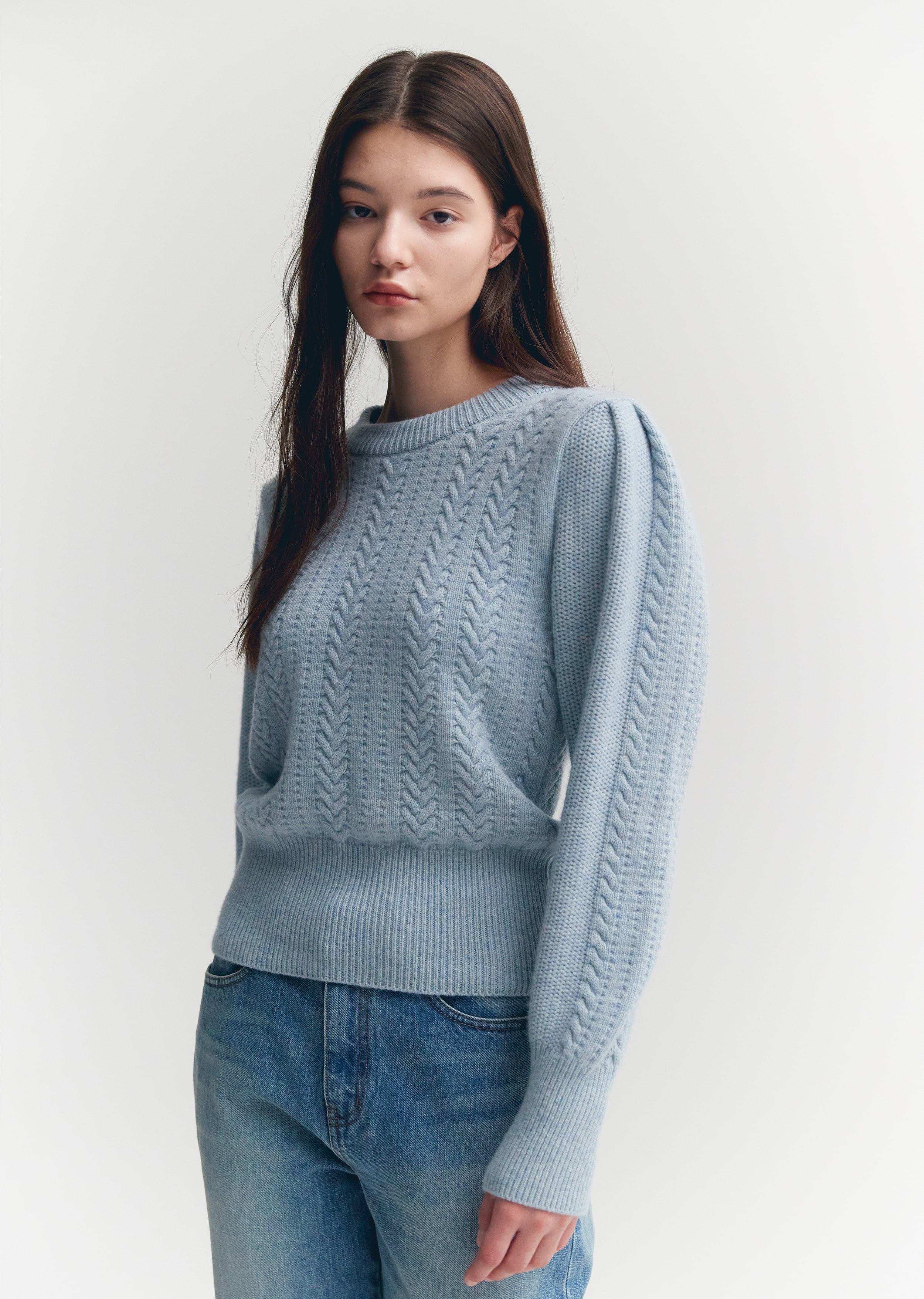 ROUND NECK CABLE PULLOVER(pale blue)