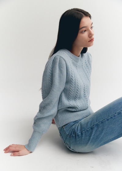 ROUND NECK CABLE PULLOVER(pale blue)